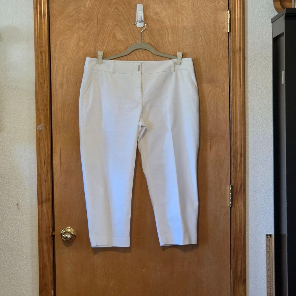 Apt. 9 Torie Mid-Rise Capri Dress Pants White Slimming Stretch Womens Size 12